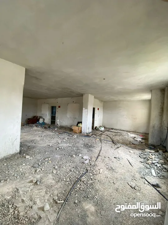 شقه عضم للبيع في ارقى المناطق في الخليل