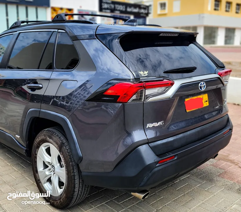 Toyota Rav4 Hybrid XLE - Expat doctor owned