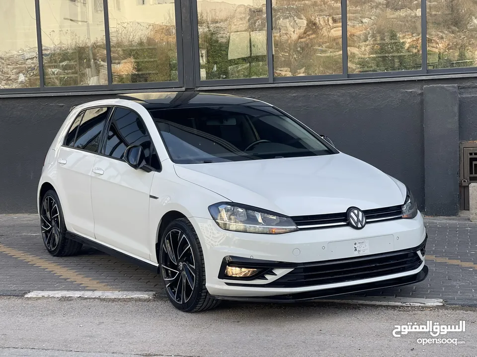 فولكس فاجن جلف MK7.5 2018 فل الفل بحالة الشركة