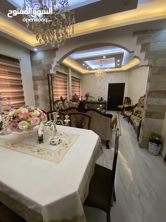 فرصة استثمارية وسكنية مميزة في ماركا الجنوبية – عمّان ( بيت مع ثلاث محلات للبيع )