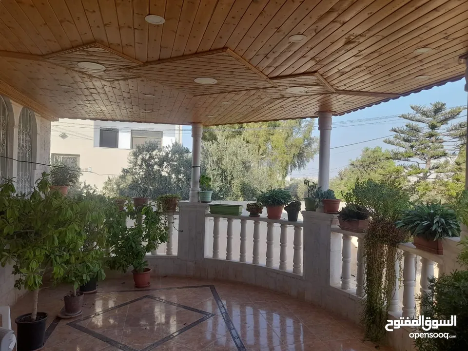 منزل (شبه فيلا) للبيع اربد (حوارة)