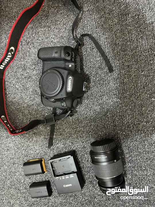 كاميرا canon 7D حاله نظيفه جدا وسعر مميز وجميع مشتملاتها معاها