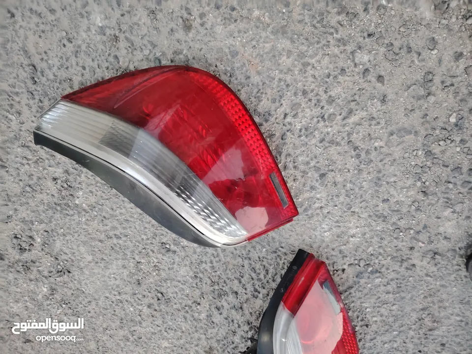 جوز اضويه ألماني بي ام دبليو e60 + ضو خلفي شمال تويوتا هايس 2015