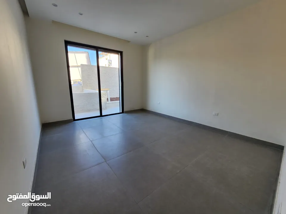 شقة طابقية فاخرة للبيع في عبدون  ref : 14383