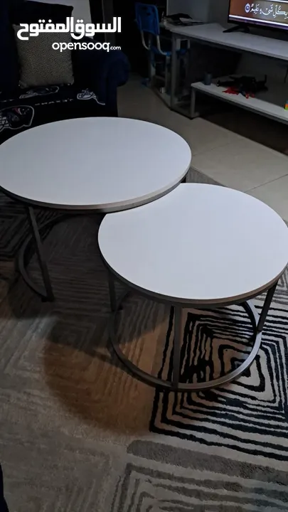طاولة شاشه مع طربيزات للبيع