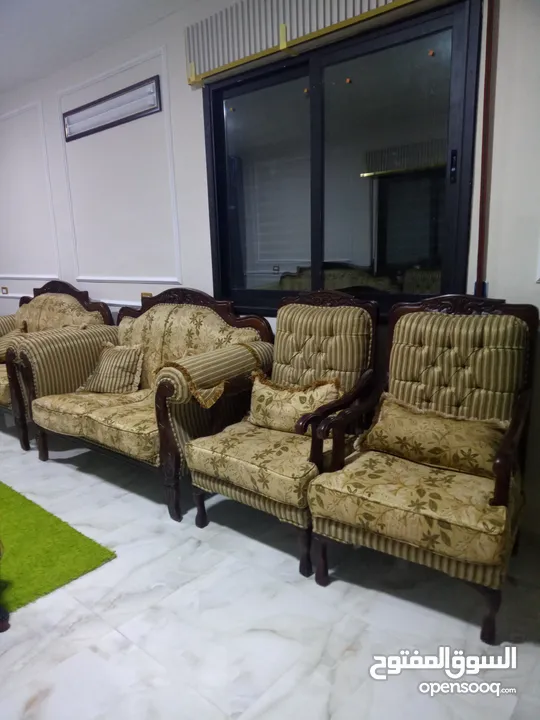 طقمين كنب 14 مقعد  مع طربيزات السعر ع الخاص  قابل للتفاوض ..