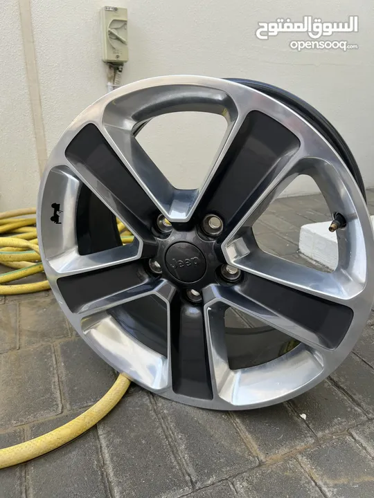 رنقات جيب بحاله الوكاله مخزنه  jeep rims good condition’18