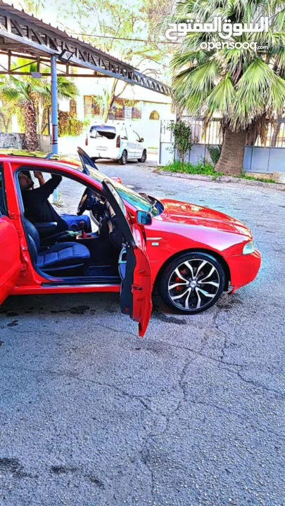 اودي A4 لون احمر