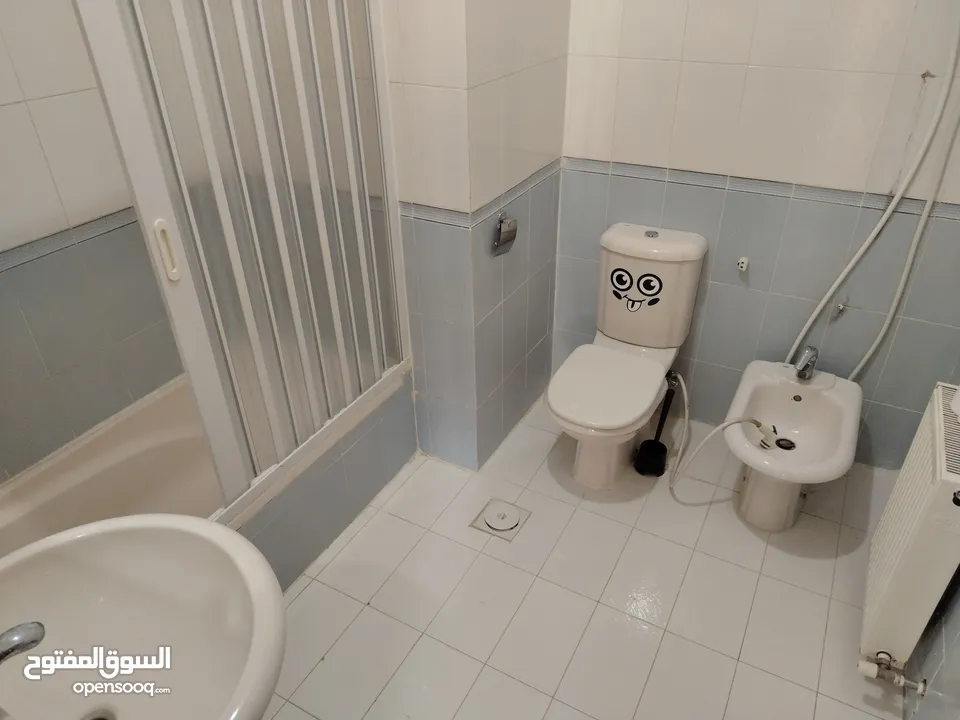 الرابية شقة لقطة للبيع قرب إشارة السفارة الصينية طابق ثاني
