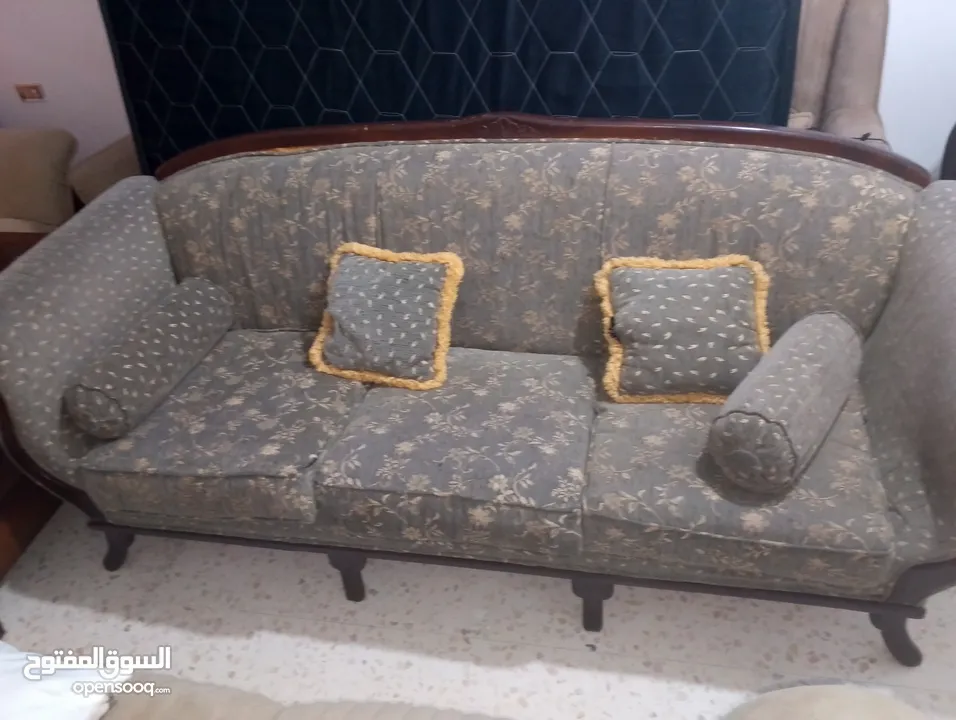 طقم كنب مستعمل مع نثريات