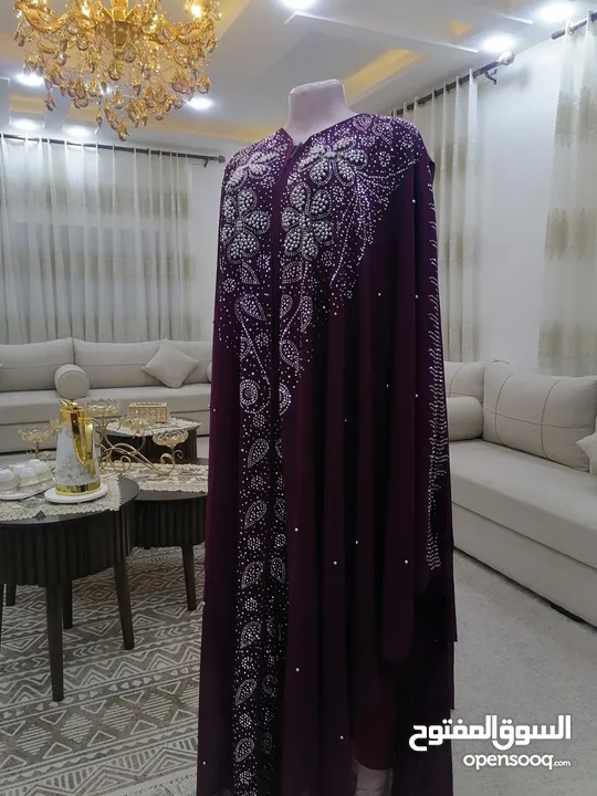 وينها  ام العريس عبايه شيفون فراشه مع شك  قطعتين  القطعه داخلي ملزقه مع الفراشه