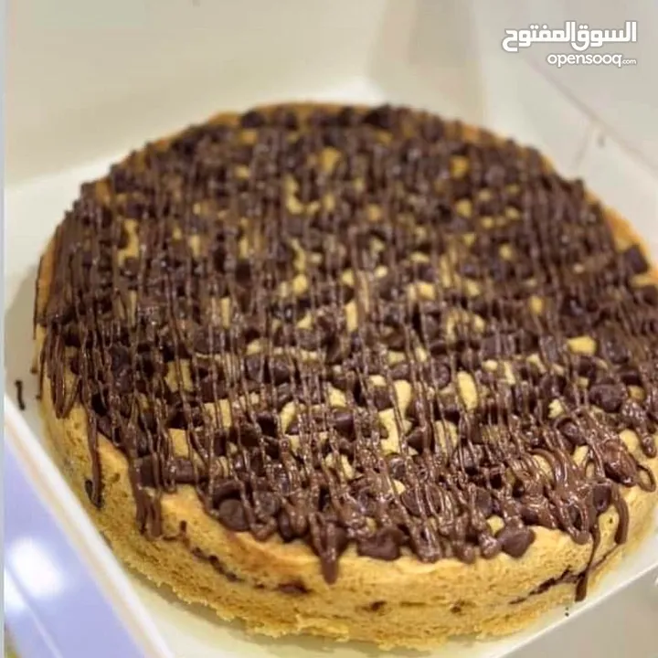 كيكة الكوكيز المحشية بحشوة الشوكلاتة بحجم 22سم تكفي ل6-8 اشخاص