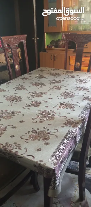 طاولة سفرة كبيرة مع 6 كراسي بحالة جيدة