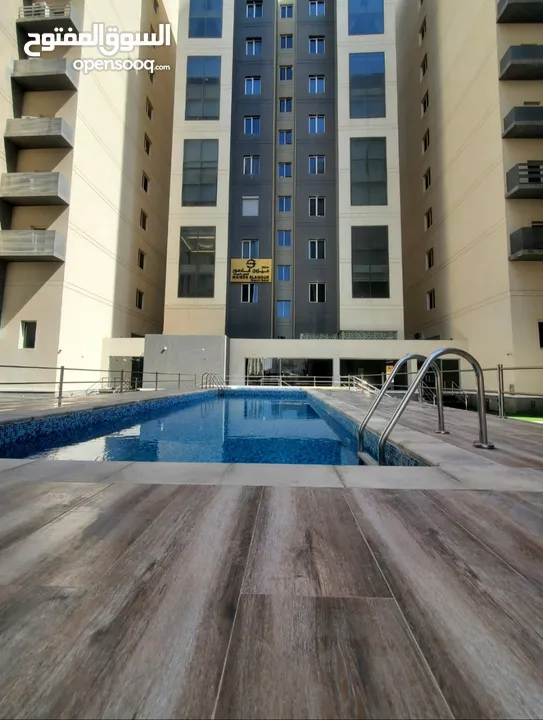 للايجار شقة رائعة من برج راقي بصباح السالم به حمام سباحة