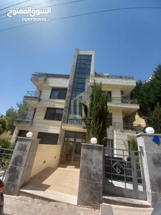 في أرقى مناطق خلدا شقة طابق ثاني 213م بتشطيبات راقية مسعر مميز / ref 9379
