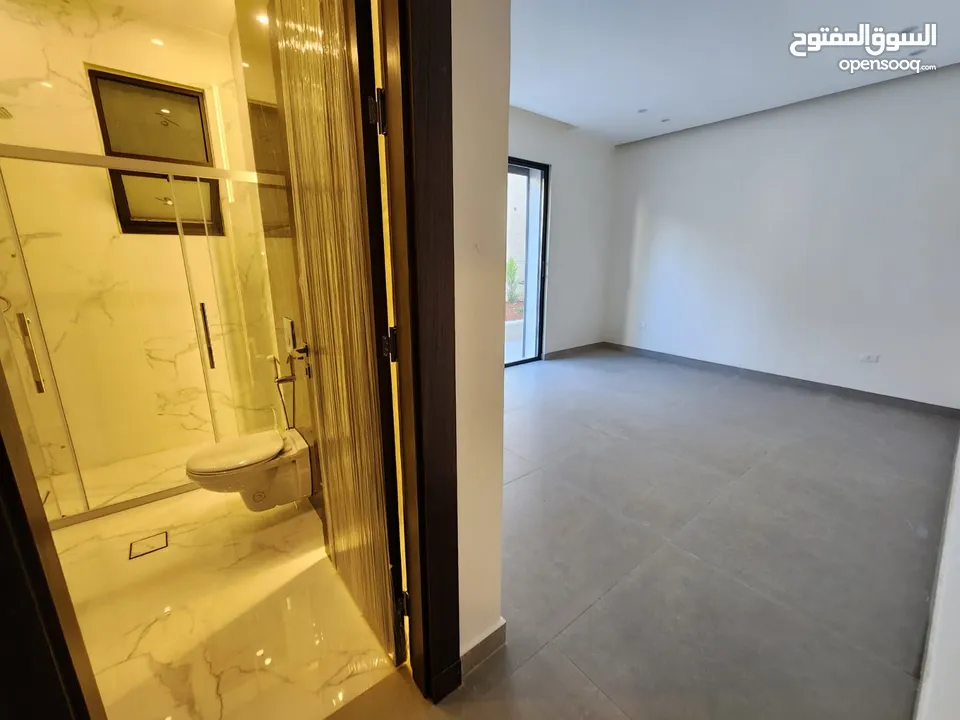 شقة طابقية فاخرة للبيع في عبدون  ref : 14383