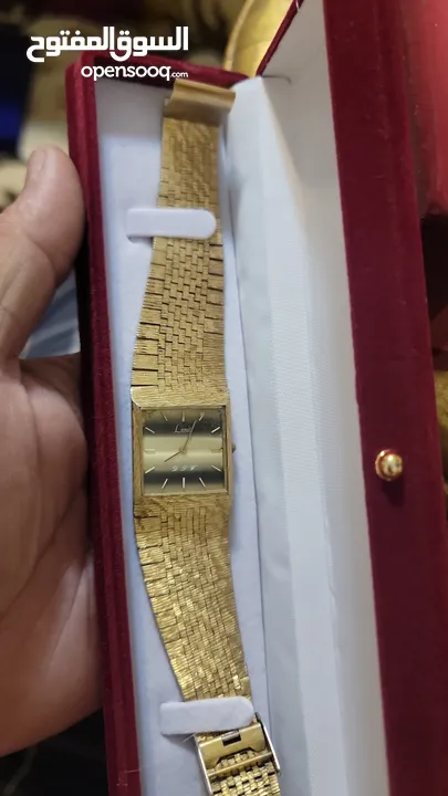 ساعات قديمه مخزنه