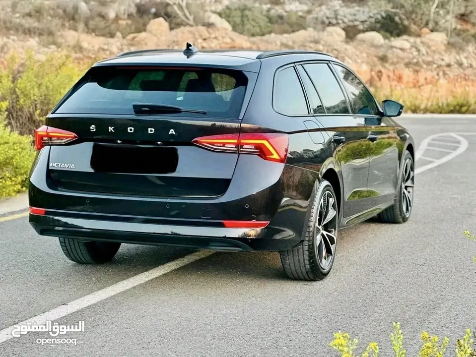 تي كروس 2022 وسكودا اوكتافيا 2021