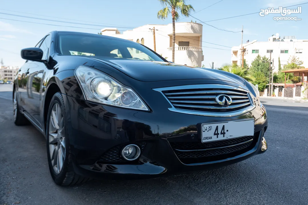 إنفينيتي G37 موديل 2012 - 4 جيد - سيارة رياضية مع محرك V6 3.7L