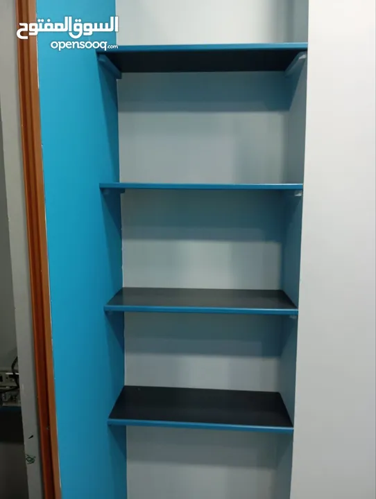 أثاث مكتبي بحالة ممتازة، مكتبة، كراسي، طاولات، مكاتب حائط، ريسبشين، رفوف،