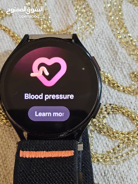 ساعة ذكيه من نوع سامسونج جالكسي ووتش 5  بحاله ممتازه مع الشاحنgalaxy watch 5