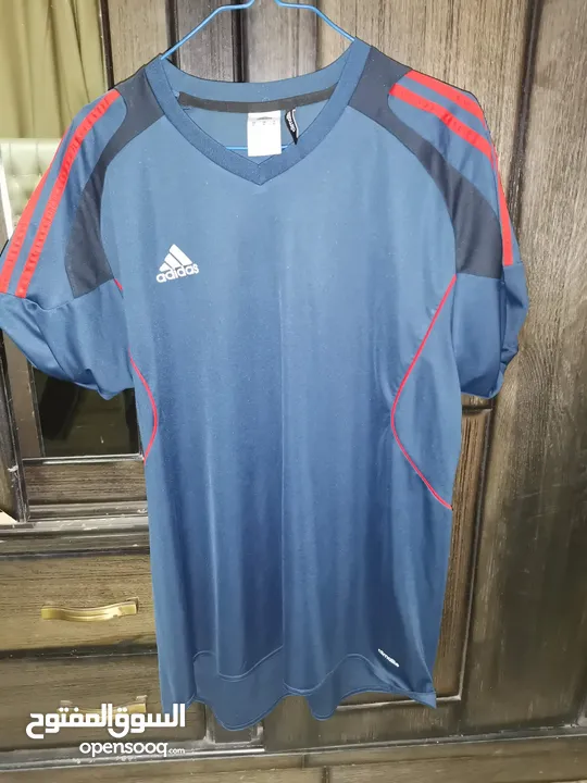 ملابس رياضيه