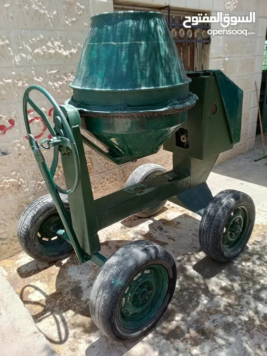 خلاطة باطون كهرباء بحاله جيده جدا للبيع