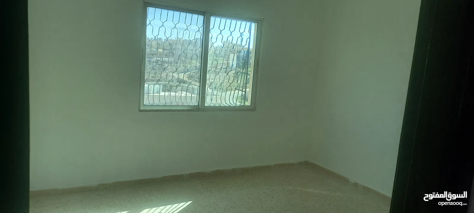 شقه من المالك مباشرة /  صالحيه العابد قرب جسر الصالحيه والحزام بسعر مغري قريبه من الخدمات