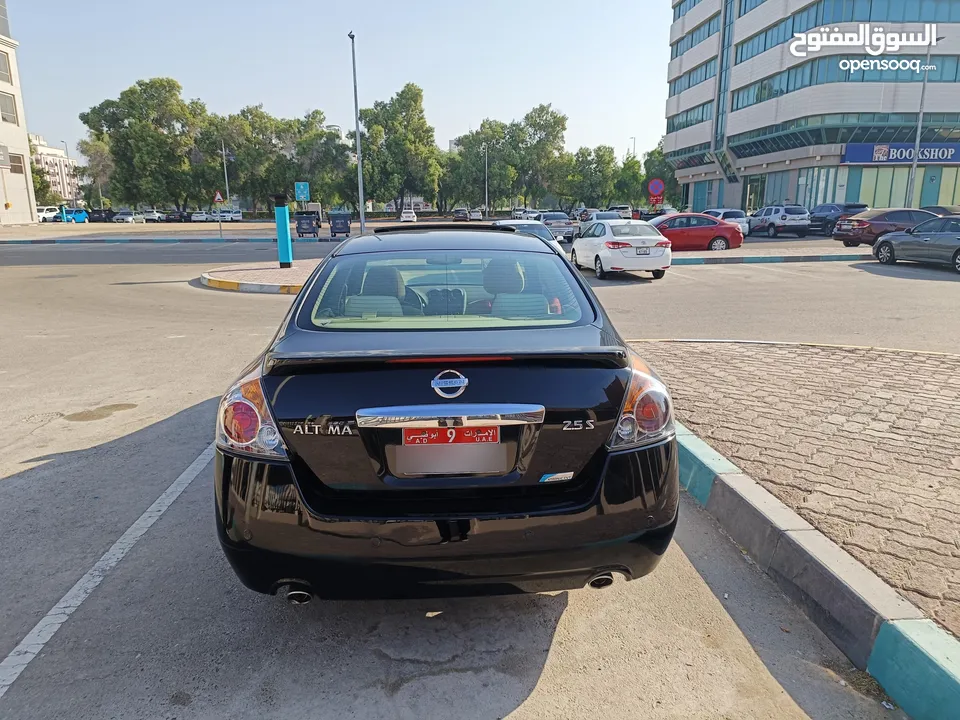 Altima 2010 first owner Lady use GCC 185000km