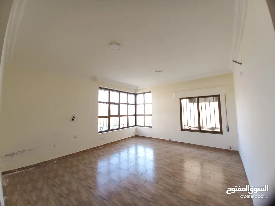 شقة غير مفروشة للإيجار 200م2 ( Property 19139 )-175072741