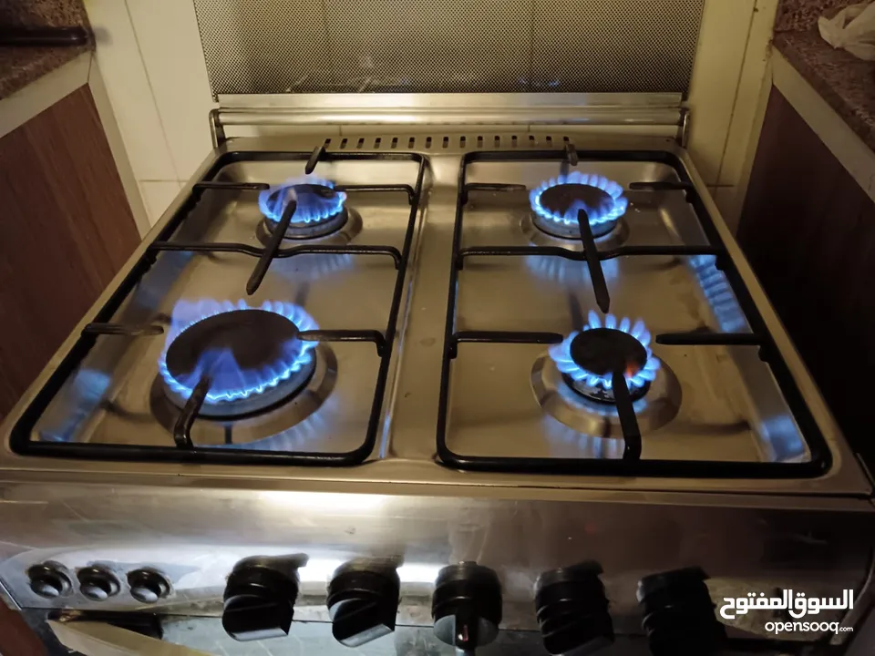 Kitchen 4 Burner Range