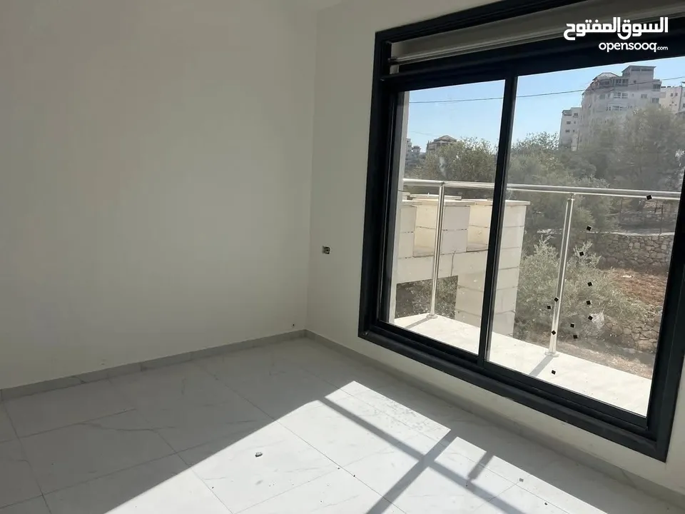 استوديو البيع في البيره في سطح مرحبا