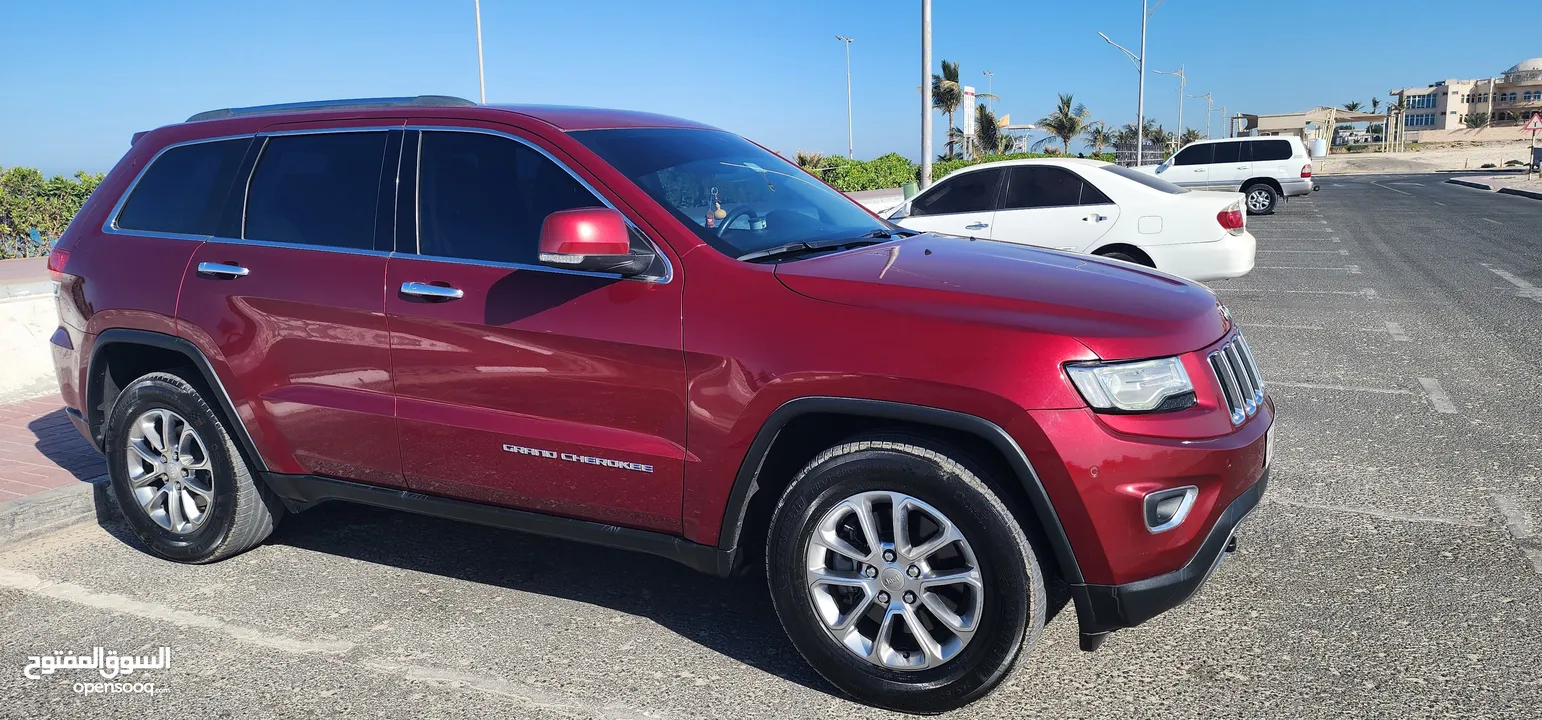 Jeep Grand Cherokee (Limited) - Red, Model 2015 millage 130,000, GCC specs, well maintained.