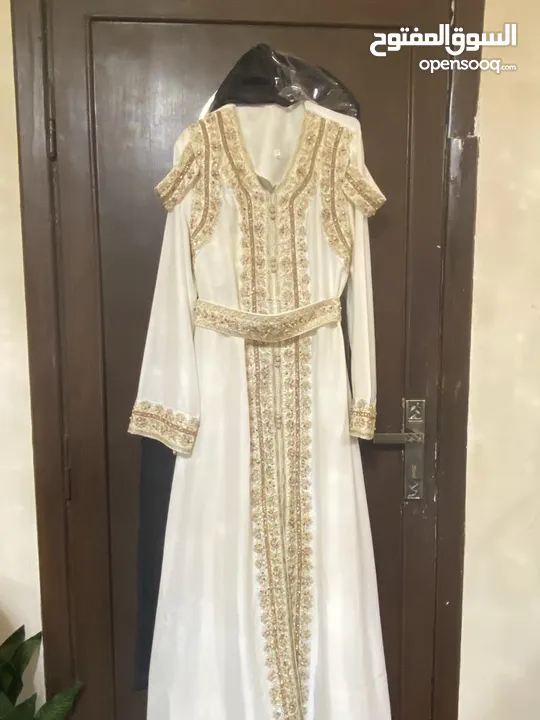 قفطان خطبه او قراية فاتحه جدبد ملبوس مره وحده بس  وفخم كثيررررر وشيك ومرتب والله الله يبارك فيه