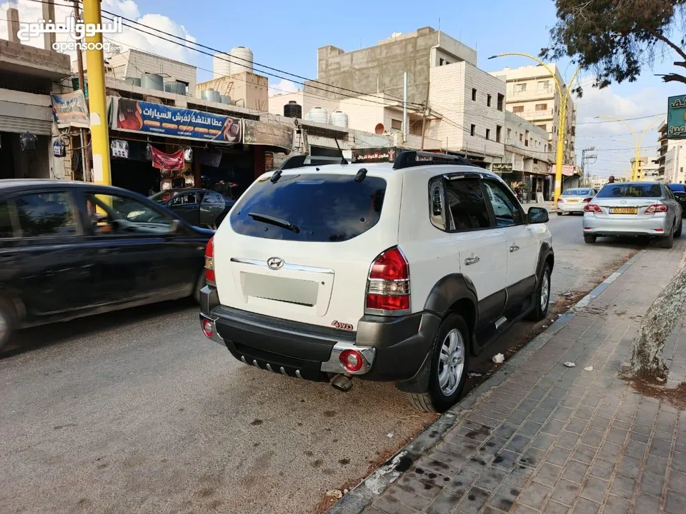 جب توسان 2005بصلاة على النبي الجب بوضعية ممتازة قوة متور 2000 +16صباب مو 20 متور وجير ممتاز