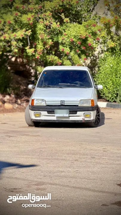 سيارة بيجو 205