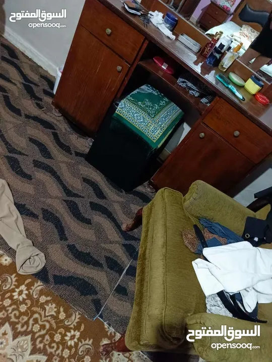 غرفه نوم بدها شوي تزبيطات  خشبها زان ممتازه