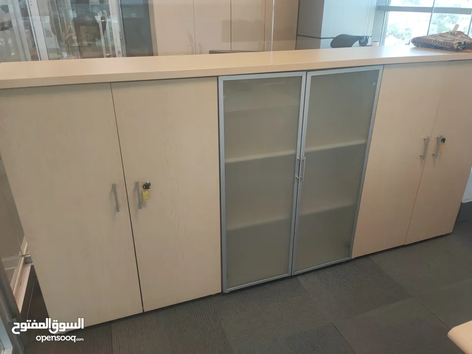 مكاتب اجنبي بحاله ممتازه مقاسات مختلفه