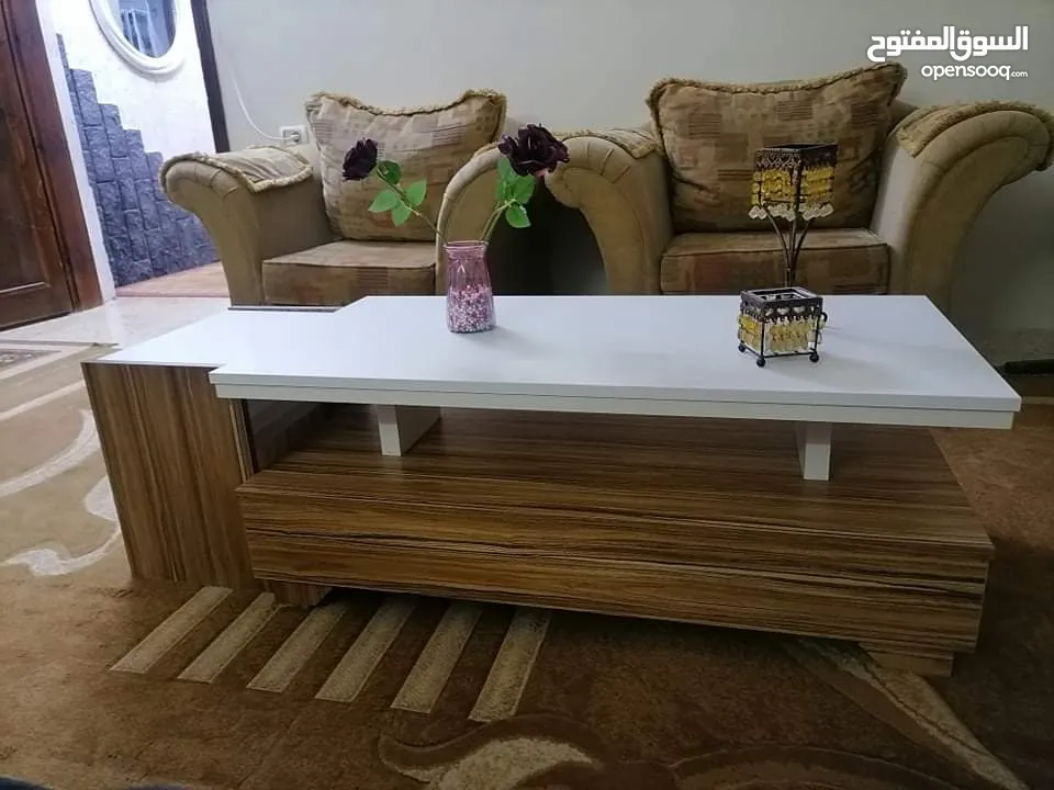 طاوله وسط مع سيرفيس