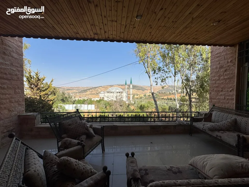 مزرعة فاخرة مجهزة بالكامل في تل الرمان للبيع