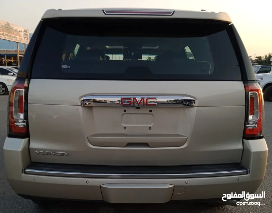 GMC Yukon Denali V8 6.2L Full Option Model 2017