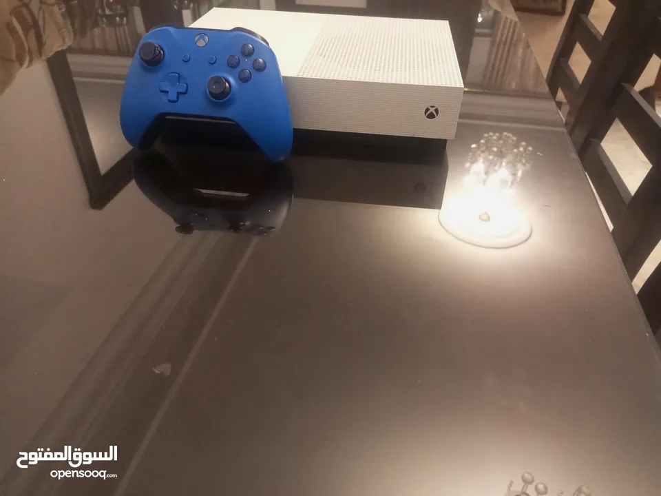 اكس بوكس ون اس ون تيرا للتبديل بفور  سلم  مع فرقية أو للبيع اقرأ وصف