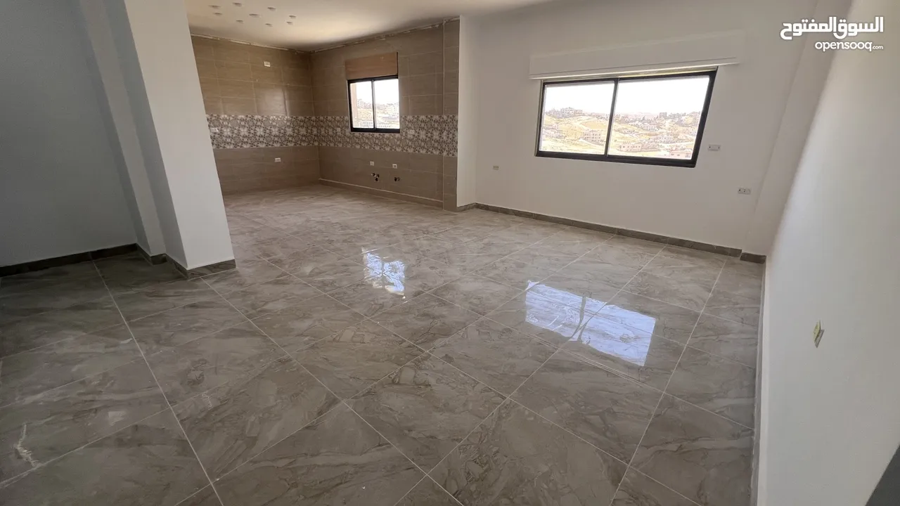 شقق طابقيه 170 متر فاخره  للبيع في الزرقاء الجديده شارع الونك (الكرامه)