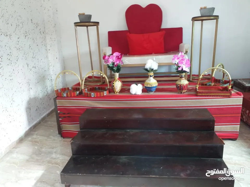 لوج وكوشة حفلات جديد غير مستعمل مصنوع باحترافيه من الحديد والخشب الثقيل