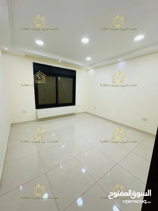 شقة فاخرة - لم تسكن - طريق المطار - 3نوم 2ماستر - 205م - أول  - تستحق المشاهدة