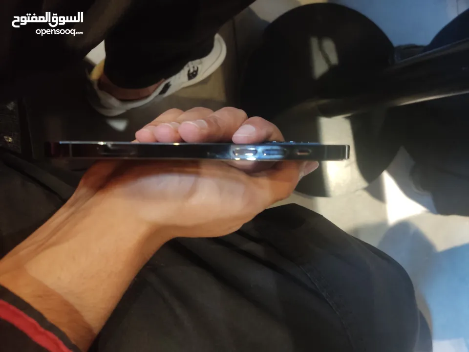 آيفون 12 برو بحالة الوكالة