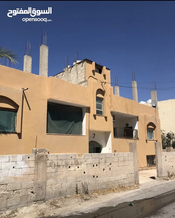 عماره اربع شقق للبيع بسعر طري