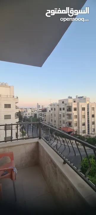 شقة طابق 2 قرب سيفوي الشميساني للبيع