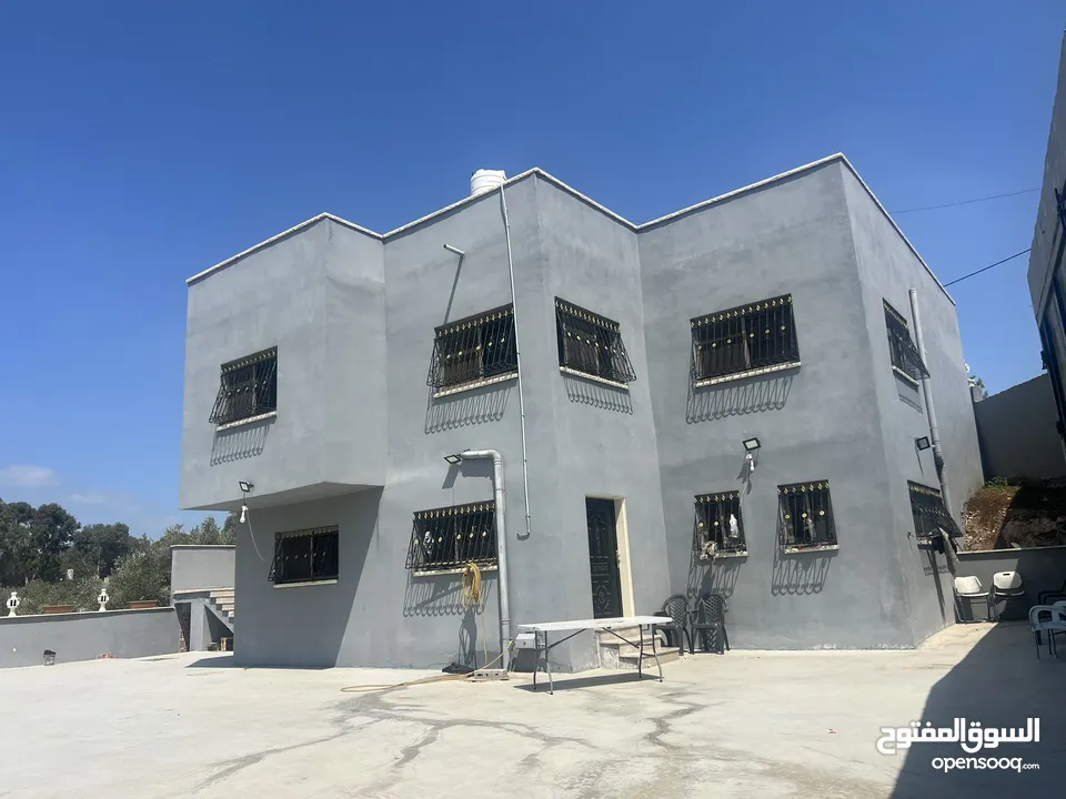 منزل جاهز لسكن طابقين مع ساحه