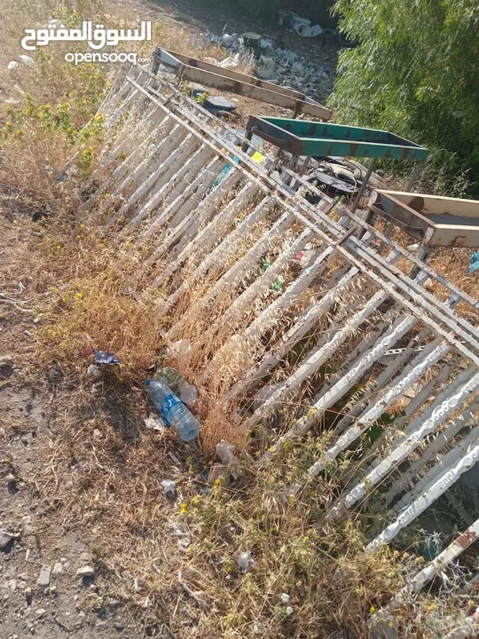 دربزين نوعين في نوع الحبه   وفي نوع الحبه   حديد ثقيل ونظيف